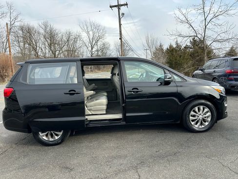 Used 2020 Kia Sedona L image 38