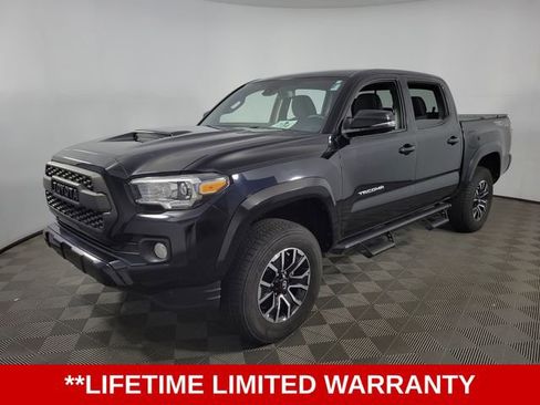 Used 2022 Toyota Tacoma TRD Sport w/ Technology Package AWD/4WD image 3