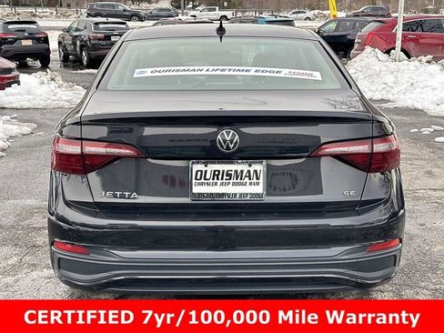Used 2024 Volkswagen Jetta SE image 3