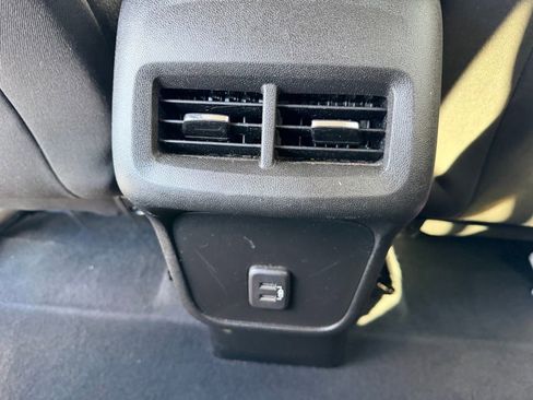 Used 2021 Chevrolet Equinox LT image 27