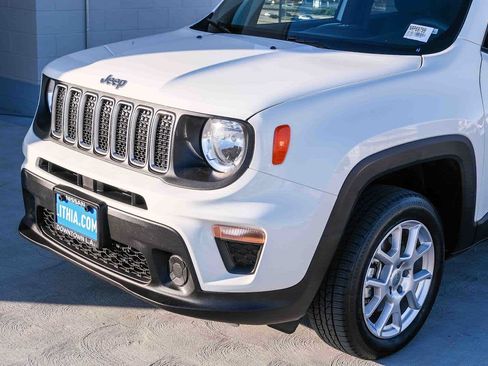 Used 2023 Jeep Renegade Latitude AWD/4WD image 11