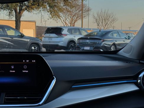 Used 2025 Chevrolet Trax LT image 35