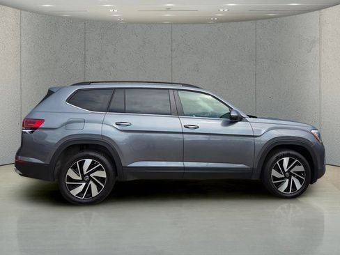 Used 2025 Volkswagen Atlas SE AWD/4WD image 6