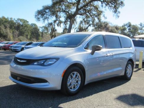 New 2026 Chrysler Voyager LX image 3