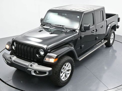 Used 2023 Jeep Gladiator Sport image 34