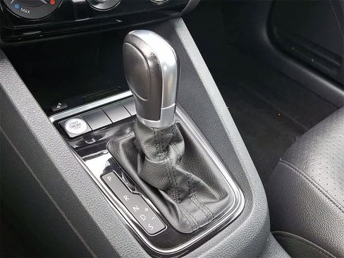 Used 2016 Volkswagen Jetta SEL w/ Lighting Package image 12