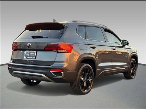 Certified 2023 Volkswagen Taos SE w/ Panoramic Sunroof Package image 4