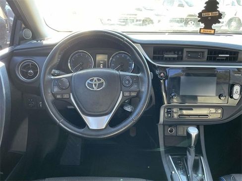 Used 2017 Toyota Corolla SE image 11