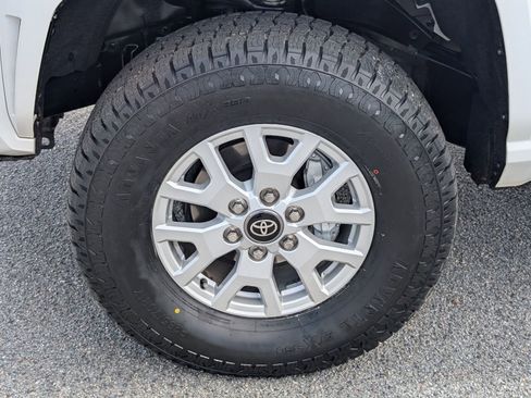 Used 2024 Toyota Tacoma SR5 AWD/4WD image 13