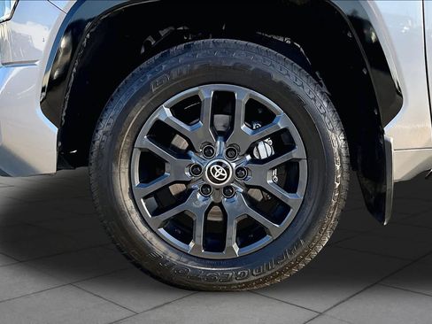 Used 2025 Toyota Tundra Platinum AWD/4WD image 11