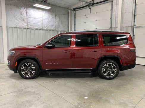 Used 2023 Jeep Wagoneer Series III w/ Rear Seat Video Group 1 image 3