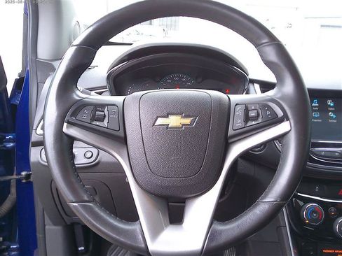 Used 2017 Chevrolet Trax Premier w/ Driver Confidence II Package FWD image 11