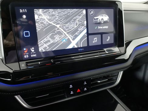 Used 2025 Volkswagen Atlas Cross Sport SEL Premium R-Line image 49