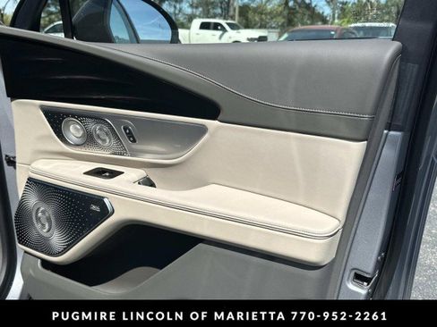 Used 2025 Lincoln Nautilus Reserve AWD/4WD image 32