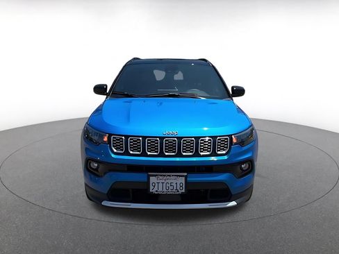 Used 2025 Jeep Compass Limited AWD/4WD image 4