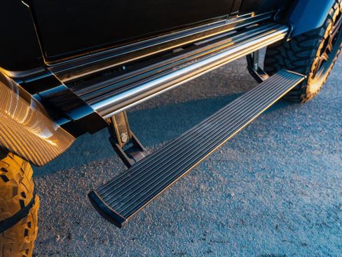 Used 2017 Mercedes-Benz G 550 Squared image 16