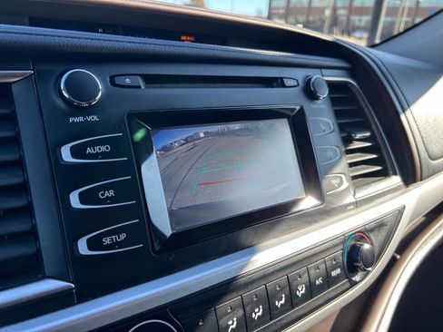 Used 2016 Toyota Highlander LE image 17