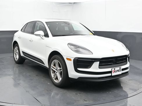 Used 2024 Porsche Macan AWD/4WD image 6