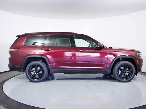 Certified 2025 Jeep Grand Cherokee L Limited w/ Luxury Tech Group II image 9