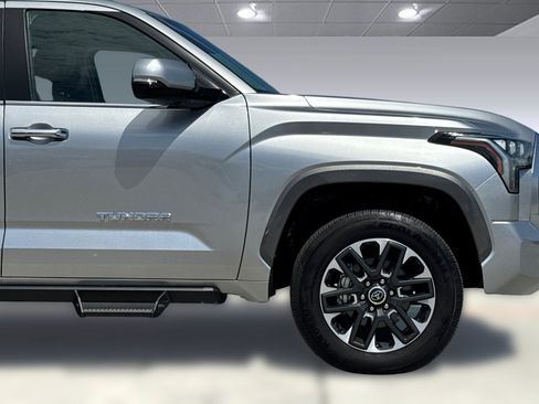 Used 2024 Toyota Tundra Limited AWD/4WD image 33