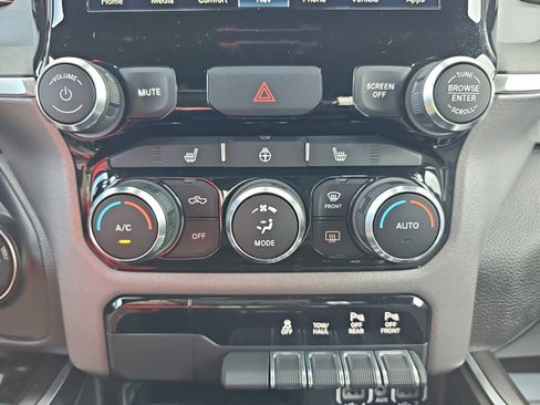Used 2023 RAM 1500 Big Horn AWD/4WD image 25
