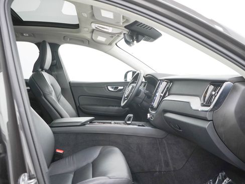 Used 2025 Volvo XC60 B5 Plus AWD/4WD image 13