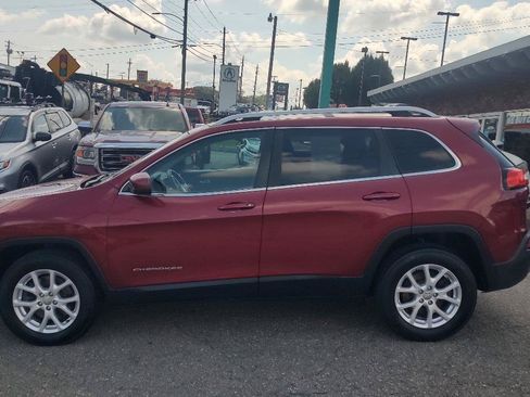 Used 2015 Jeep Cherokee Latitude AWD/4WD image 5