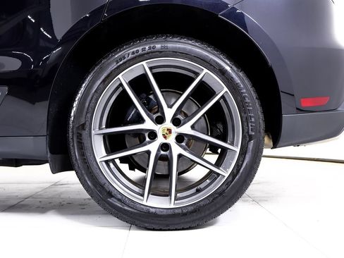 Certified 2023 Porsche Macan AWD/4WD image 27