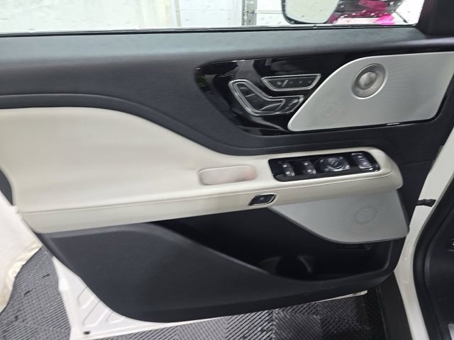 Used 2025 Lincoln Aviator Reserve w/ Equipment Group 201A AWD/4WD image 14