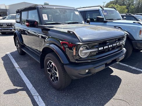 Used 2023 Ford Bronco Outer Banks AWD/4WD image 2