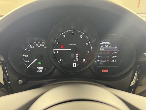 Certified 2026 Porsche Macan AWD/4WD image 18