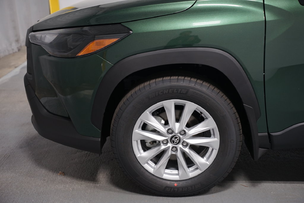 New 2026 Toyota Corolla Cross LE w/ Moonroof Package FWD image 5