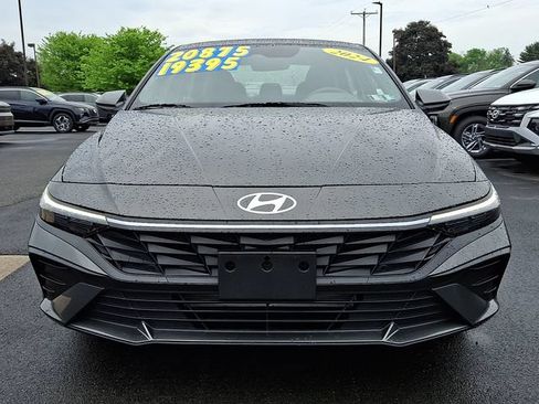 Used 2024 Hyundai Elantra SE FWD image 2
