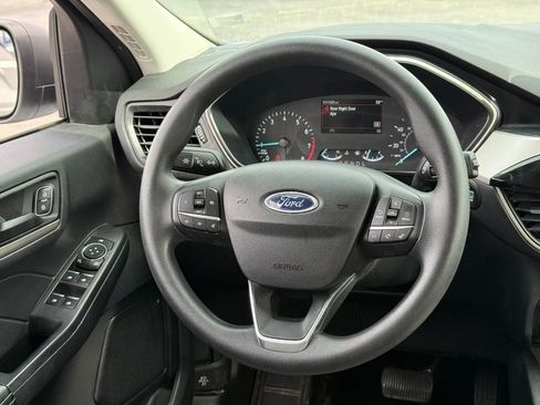 Used 2022 Ford Escape SE image 12