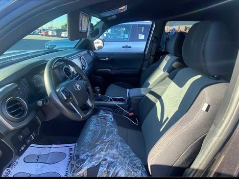 Used 2022 Toyota Tacoma TRD Sport image 5