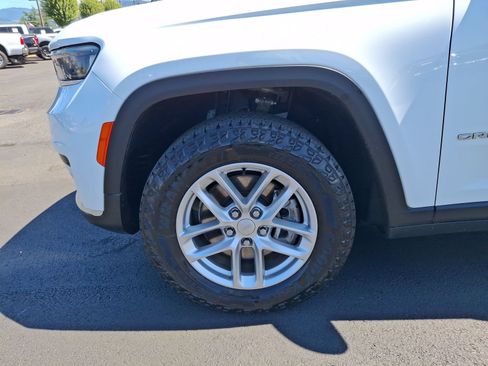 Certified 2021 Jeep Grand Cherokee L Laredo w/ Luxury Tech Group I AWD/4WD image 30