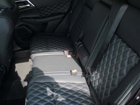 New 2025 Mitsubishi Outlander SEL image 14