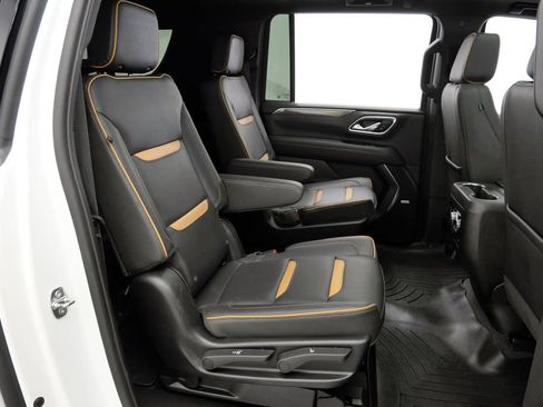 Used 2024 GMC Yukon XL AT4 w/ AT4 Premium Plus Package AWD/4WD image 17