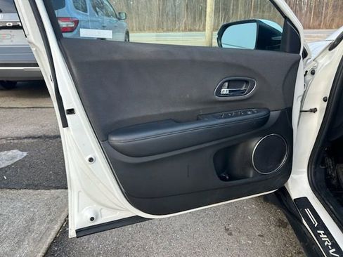 Used 2022 Honda HR-V EX image 8