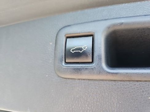 Used 2024 Toyota Highlander LE FWD image 13