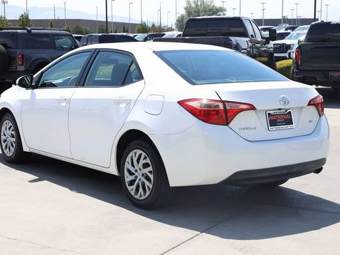 Used 2017 Toyota Corolla LE FWD image 4