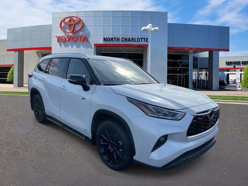 New 2026 Toyota Highlander Limited image 1
