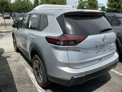 Used 2024 Nissan Rogue SV AWD/4WD image 7