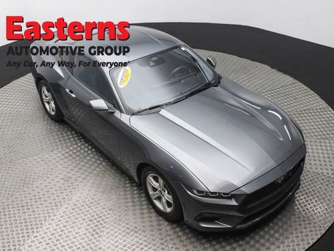 Used 2024 Ford Mustang Coupe image 3