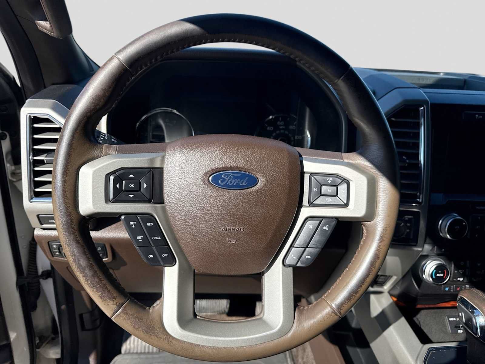 Used 2015 Ford F150 King Ranch w/ Equipment Group 601A Luxury AWD/4WD image 21