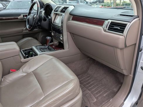 Used 2016 Lexus GX 460 image 12