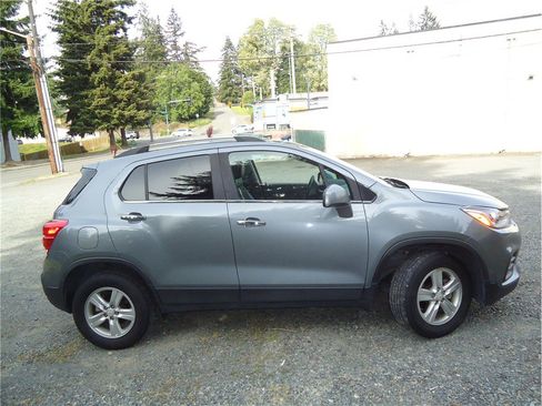 Used 2019 Chevrolet Trax LT w/ LT Convenience Package AWD/4WD image 4