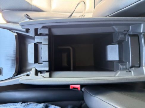 Used 2025 Nissan Rogue SV w/ SV Premium Package FWD image 29