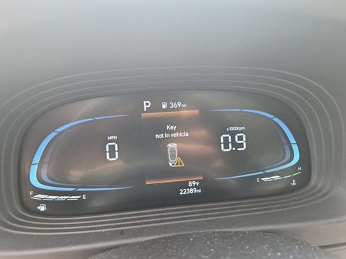 Used 2025 Hyundai Venue SEL FWD image 6