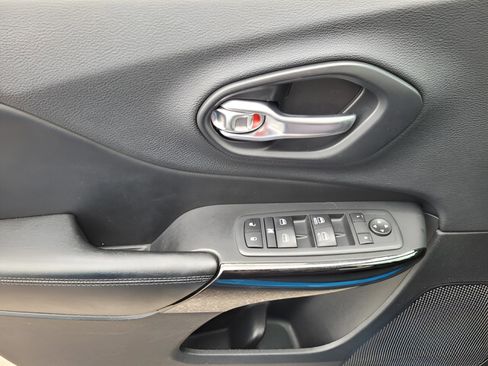 Used 2020 Jeep Cherokee Latitude Plus image 24